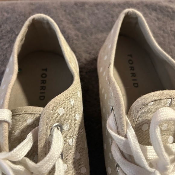 Torrid Polka Dot Canvas Sneakers Casual Shoes Women's Fashion - Picture 4 of 7